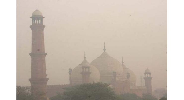 Smog turns air 'hazardous' in Lahore and adjoining area