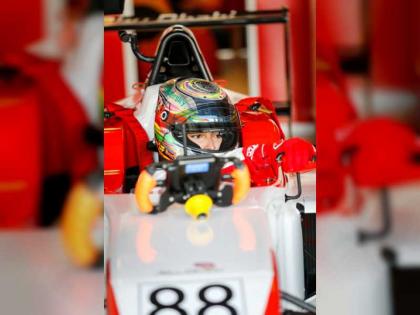 السائقة الإماراتية آمنة القبيسي تفوز بالمركز الأول للتجارب التأهيلية لسباق فورمولا4 الإمارات في حلبة مرسى ياس