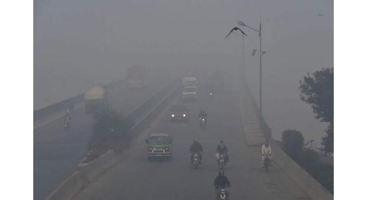 Smog grips Pakistan with increased risk of respiratory issues
