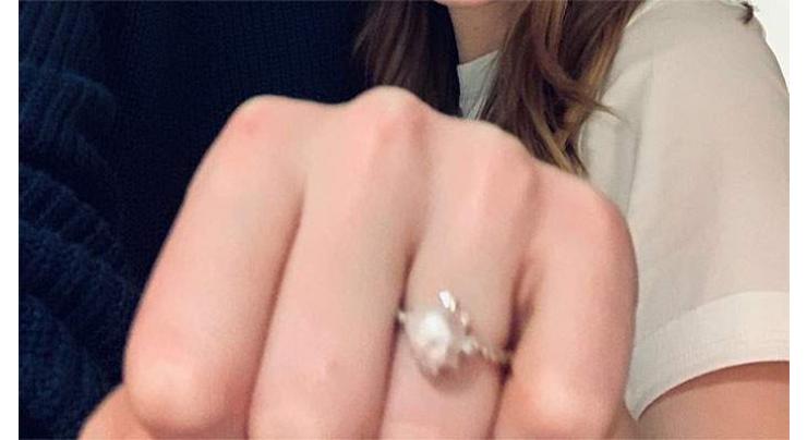 Emma Stone receives whopping $45,000 engagement ring from Dave McCary