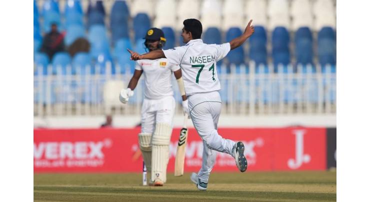 Pakistan bowlers bags 5 wkts on first day
