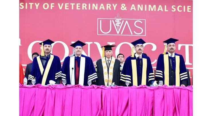 Chancellor/Governor Punjabchairs 11th UVAS Convocation;1,470 graduates awarded degrees, 78 medals