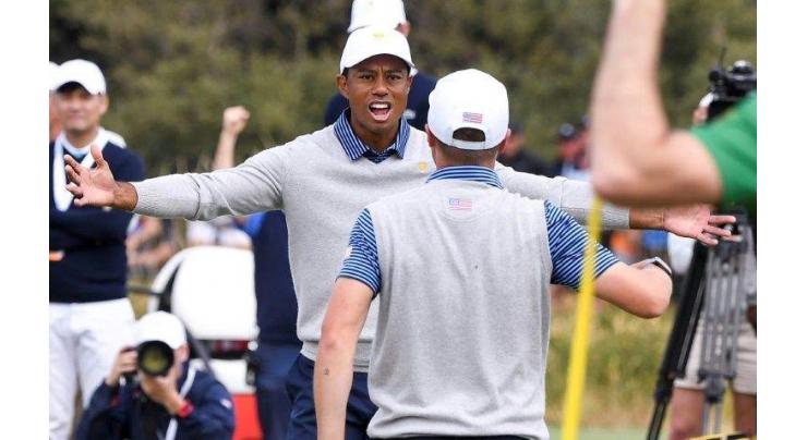 Late fightback keeps Tiger Woods' US in hunt at Presidents Cup
