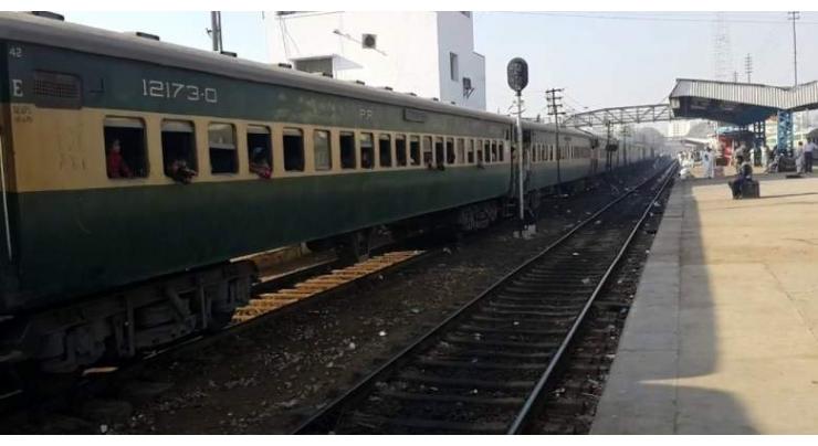 Millat Express train extended to Lalamusa
