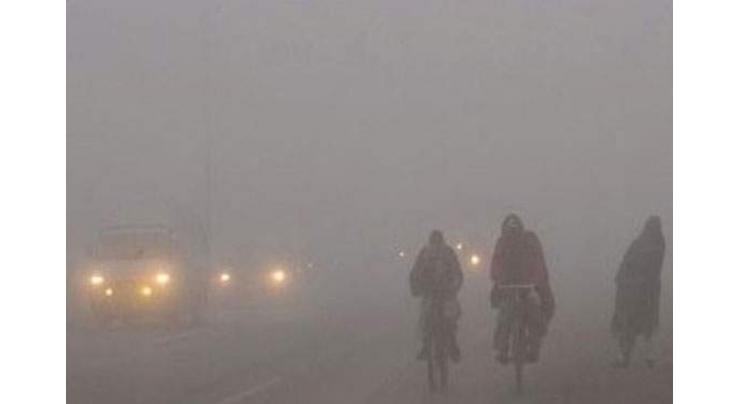 Dense fog blankets parts of south Punjab
