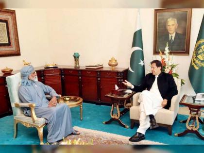 الرئيس الباكستاني يلتقي نهيان بن مبارك ويشيد بجهود الإمارات بمجالات تعزيز السلم 