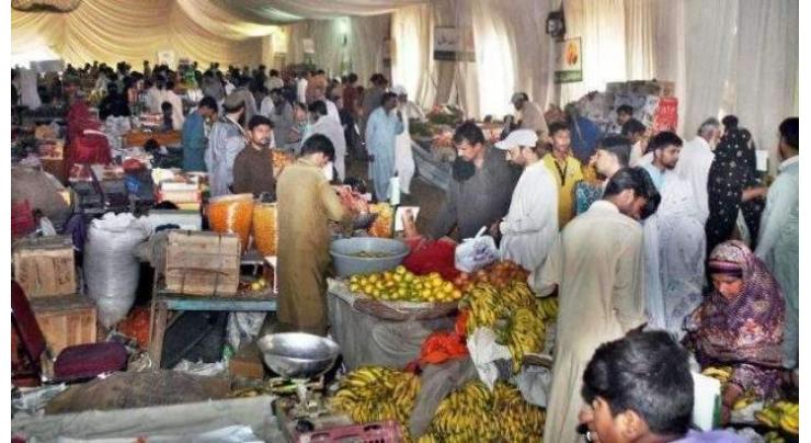 DC Sukkur visits fruit, vegetable market
