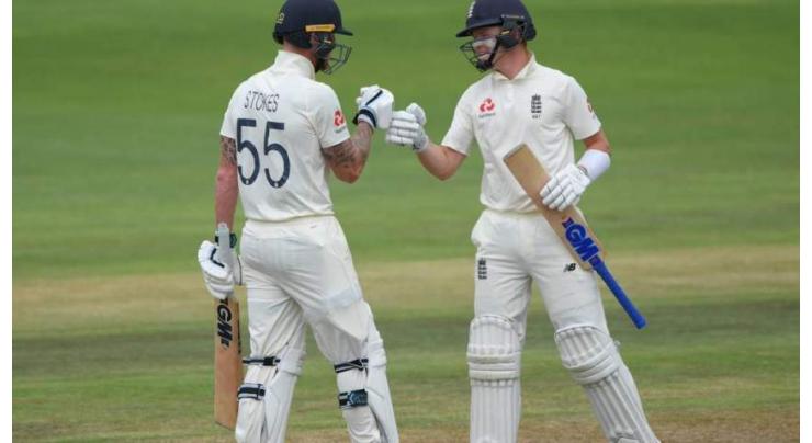 England declare first innings on 499
