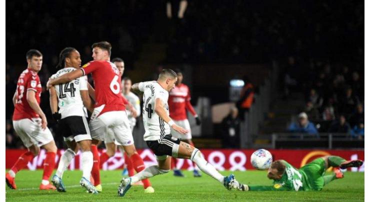 Bamford misses penalty as Leeds slump continues
