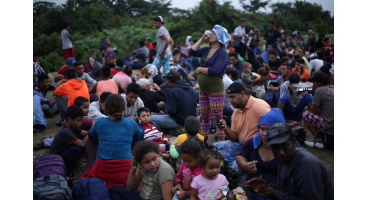 Hundreds of Central American migrants cross into Mexico from Guatemala
