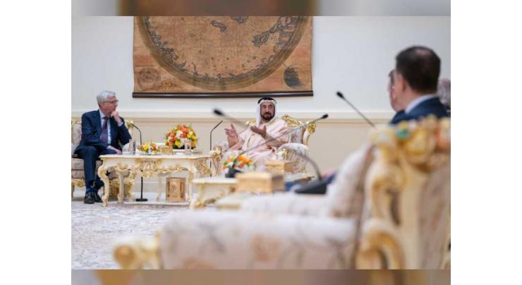 Sharjah Ruler receives delegation from University of Cambridge