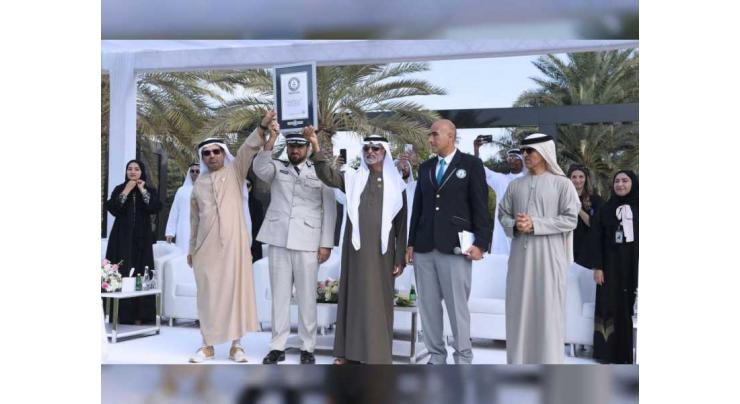 UAE sets new Guinness record for &#039;world&#039;s longest handshake&#039;