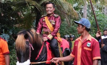 اندونیسیا : اعتقال الرجل زعیم أنہ ” ملک العالم “