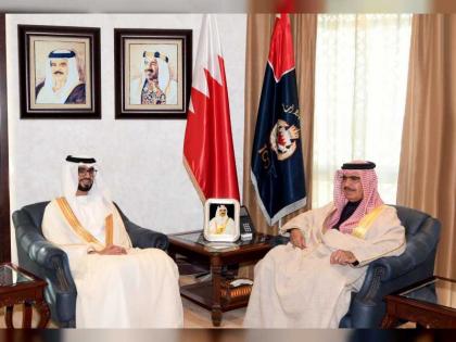 وزير الداخلية البحريني يبحث مع سفير الدولة تعزيز العلاقات الثنائية