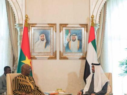 محمد بن زايد و رئيس بوركينا فاسو يبحثان علاقات البلدين ويشهدان تبادل اتفاقيتي تعاون