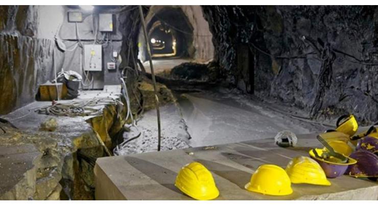 Zimbabwe mine collapse traps 20 underground
