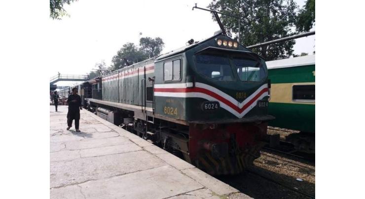 Shah Hussain Express escapes fire incident
