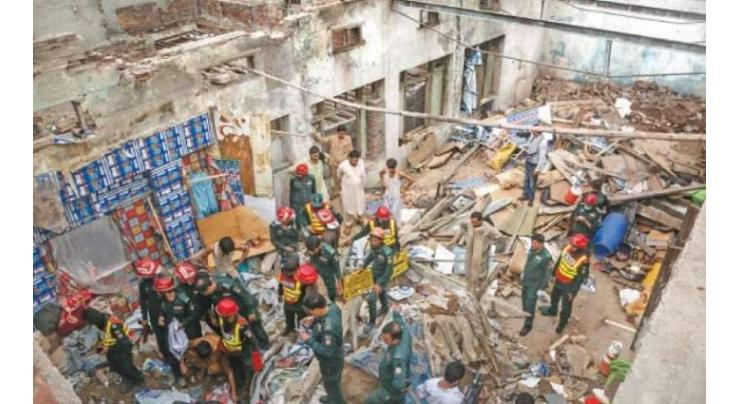 Four killed, two injured in roof collapse in Lahore 
