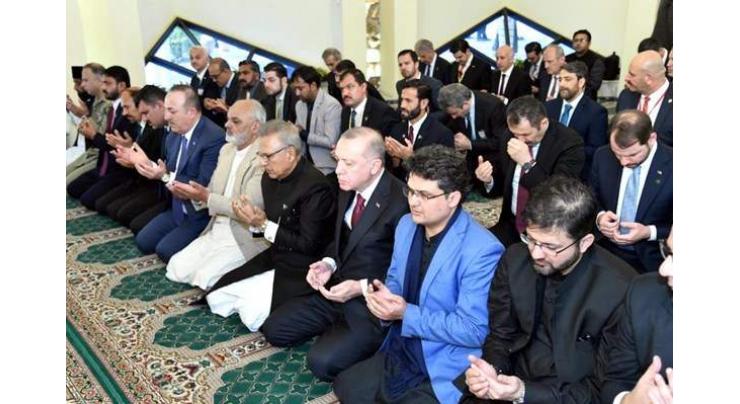President Alvi, Erdogan offer Friday prayers at Aiwan-e-Sadr
