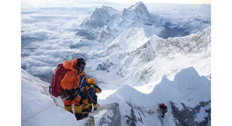 Sherpa team aims for record Everest winter ascent
