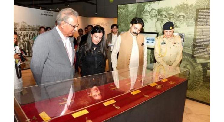 President Alvi, First Lady visit National History Museum
