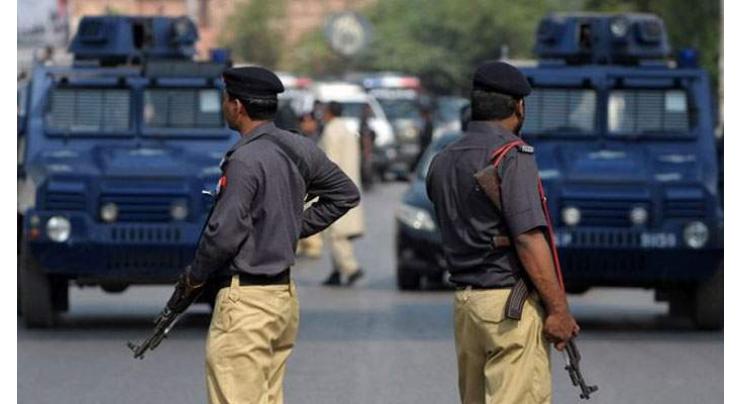 Guards held for manhandling traffic constable in Karachi
