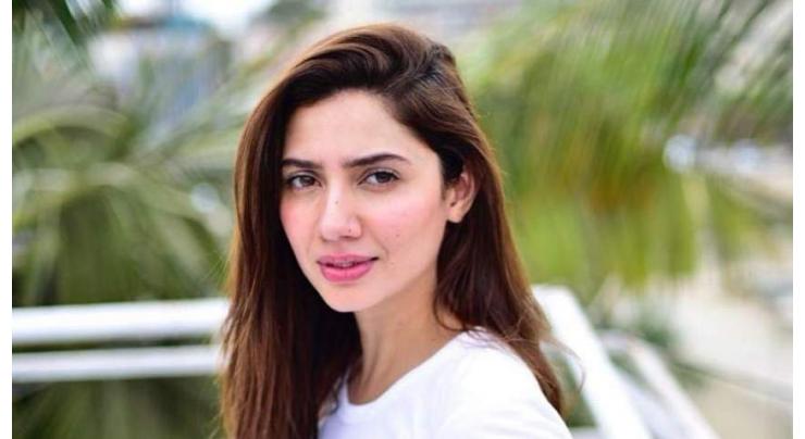 Mahira Khan asks fans for self-isolation for safety of everyone