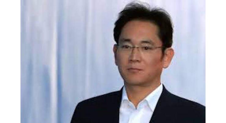 Samsung heir visits research center, stresses future tech development
