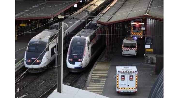 France stages first train evacuation of coronavirus patients
