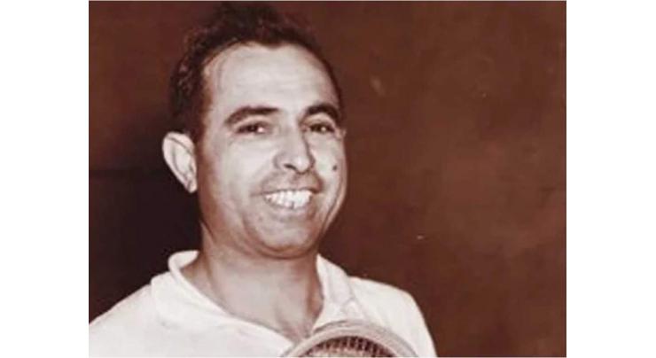 Squash legendary Azam Khan dies of coronavirus aged 95
