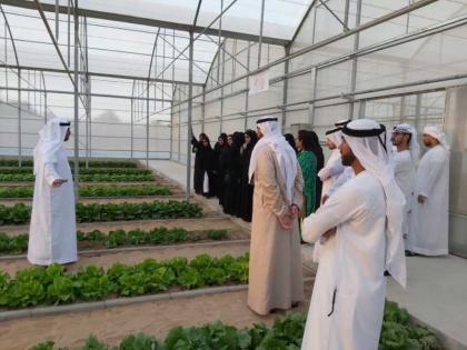 رواد المدرسة المهنية لشباب الإمارات يزورون المزرعة الخاصة بالشيخ محمد بن راشد في المرموم
