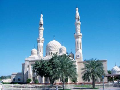 كبير مفتين دبي : تعليق الصلاة في المساجد دفع للضرر .. وواجبنا : الالتزام والطاعة