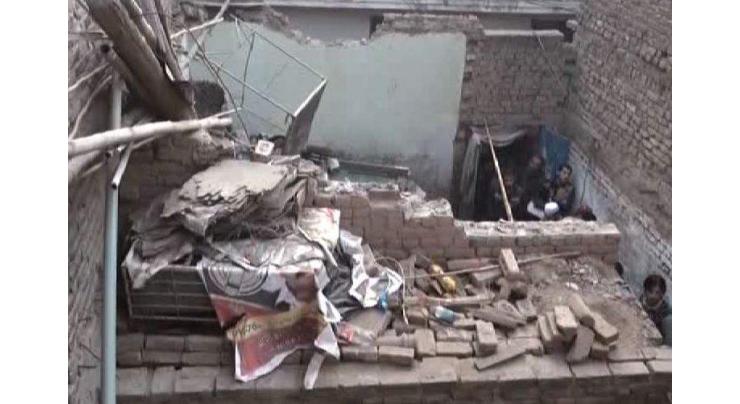 One killed, two injured in Landikotal roof collapse
