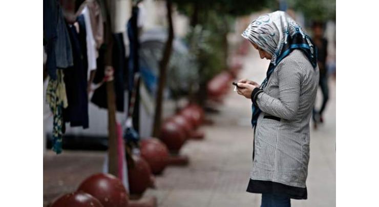 UNHCR announces Rs1,000 mobile top-up for 3,000 Outreach Volunteers, community mobilizers
