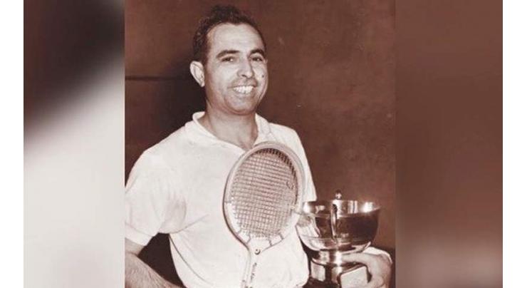 PAF pays homage to squash legend Azam Khan
