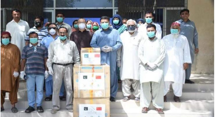 University of Karachi receives 7000 N95 face masks from Sichuan Normal University China
