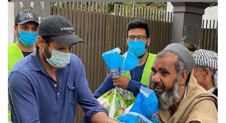Shahid Afridi distributes ration among poor
