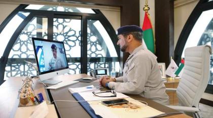 قائد عام شرطة ابوظبي يجتمع مع مدراء القطاعات عن بعد حول "الإجراءات الاحترازية"