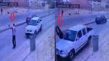 شاھد : لحظة دھس عامل ھندي علي أحد الشوارع في حفر الباطن بالسعودیة