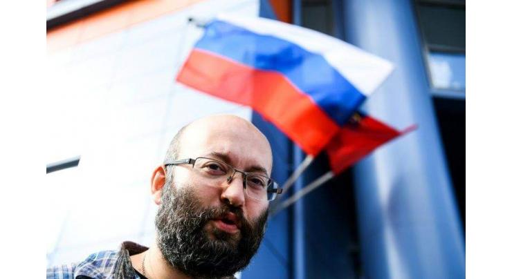 'One-man picket' lands Russian journalist in jail for 15 days
