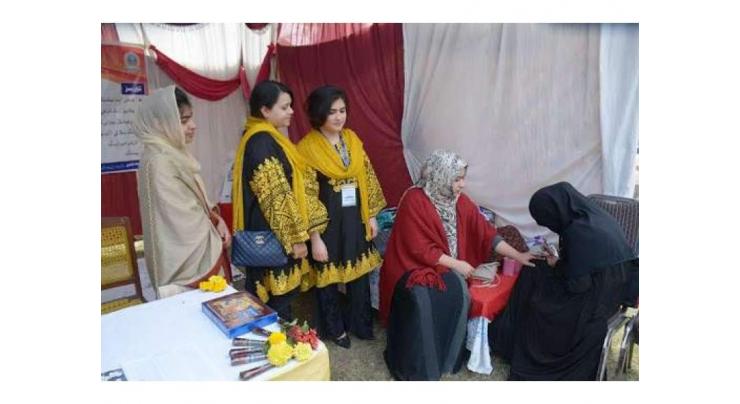 UAF distributes Eid gifts among foreign students
