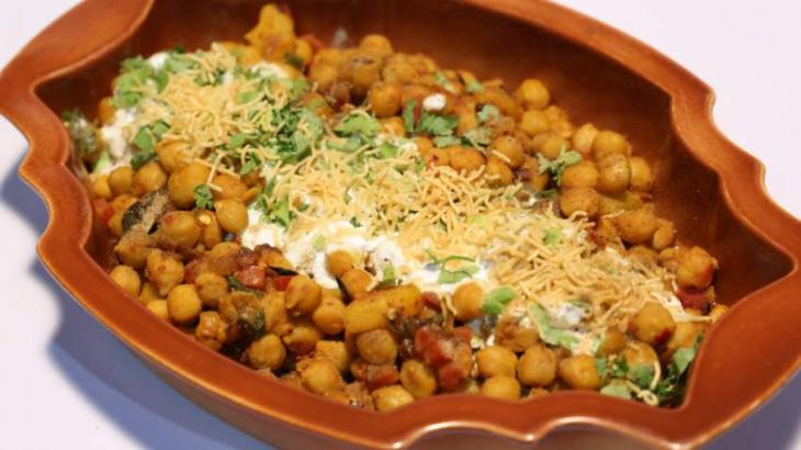 Australian HC Shows Love For Pakistani Iftar Recipes With Self-made Chana Chaat - UrduPoint