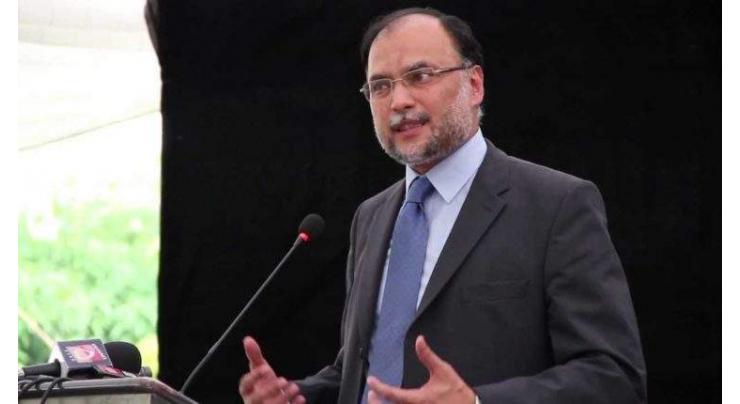 Ahsan Iqbal accuses PM Khan of breaking down confidence in national economy