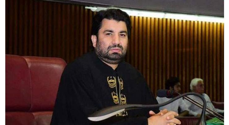 Struggles of medical staff, administration commendable: Qasim Khan Soori
