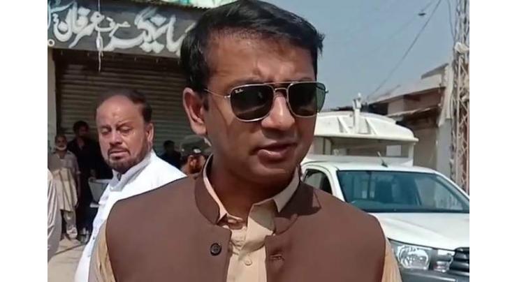 Deputy Commissioner pays visit to bazaars to monitor SOPs implementation
