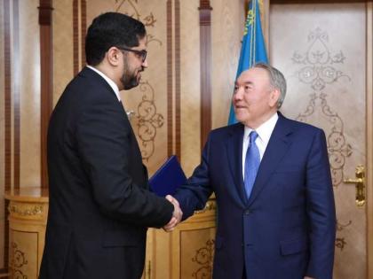 الرئيس الأول لكازاخستان يستقبل سفير الدولة