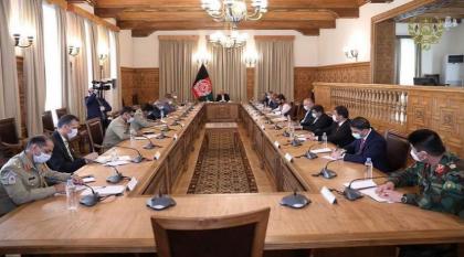 الرئیس الأفغاني أشرف غني یستقبل رئیس أرکان الجیش الباکستاني خلال زیارتہ لأفغانستان