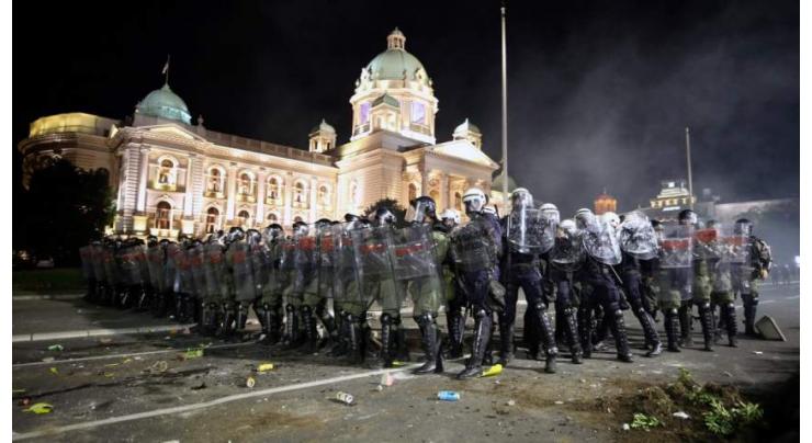 Over 40 Serbian Policemen Injured in Riots in Belgrade Over COVID-19 Response - Police