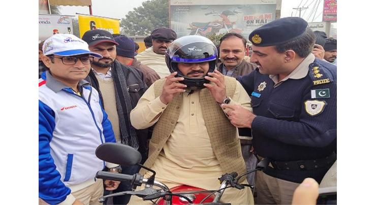Motorway Police distribute free helmets among motorcyclists
