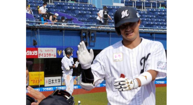 Ignoring virus spike, Japan baseball fans flood back to stadiums
